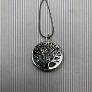 درخت زندگی پشت مدال